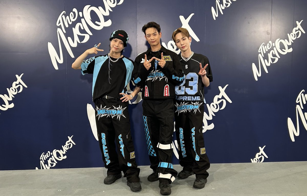 themusiquest's tweet photo. ＼パフォーマンス直後／

▪️Day1 8/26(土)
#SHINee
@SHINee

スタッフ感想💭
SHINeeとして5年ぶりのパフォーマンス！！
日本初歌唱となる楽曲も多数✨
ダンスのキレがハンパない😳
客席ではペンライトが輝いていました！！

#themusiquest #TMQ https://t.co/4ZQWOV5fLm
