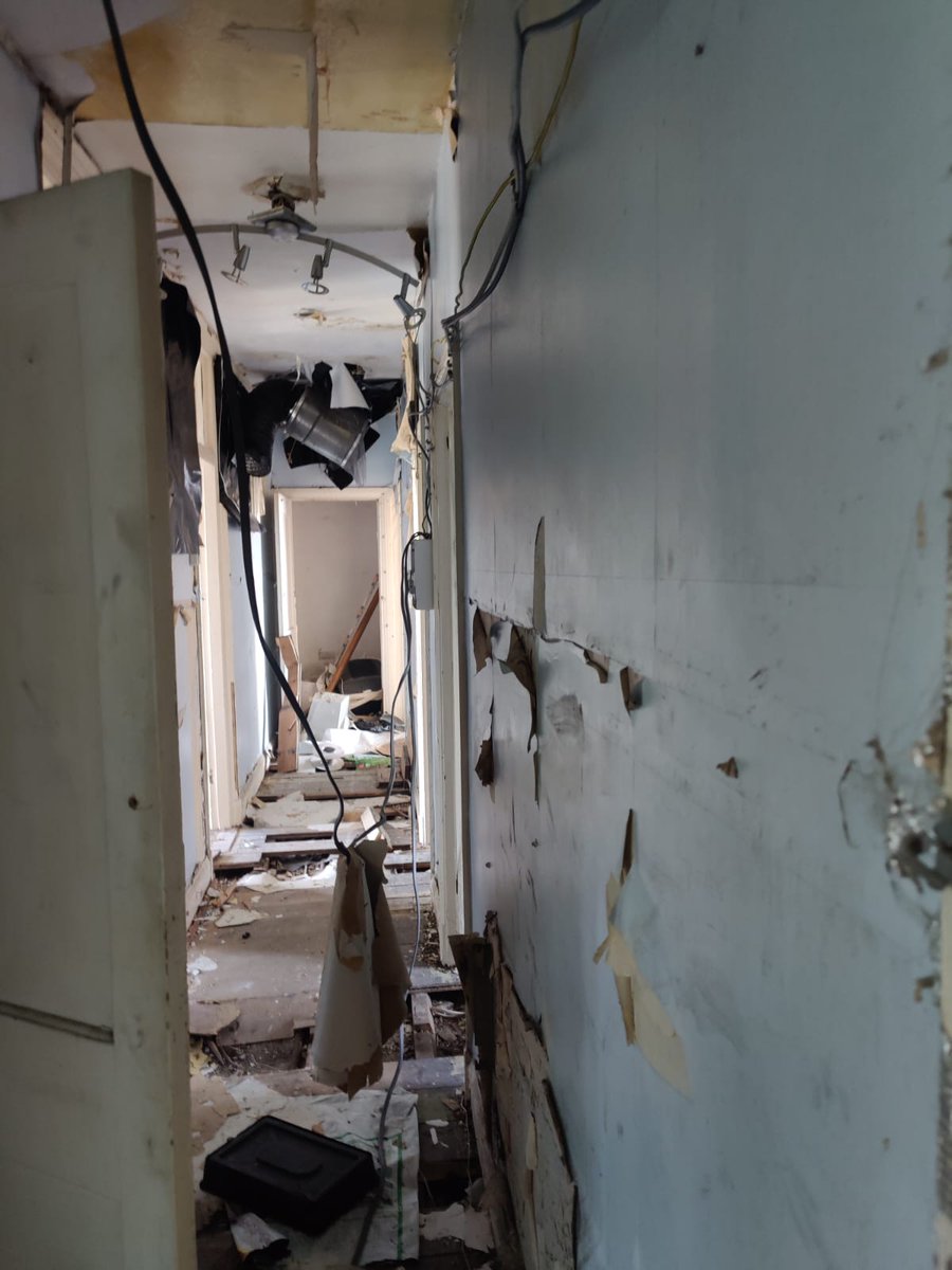 HousRebellion's tweet photo. Wellington Mews - 28 flats which families could be living in left to rot by the Ministry of Justice for 10 years - a criminal act in our opinion   #HousingRebellion #HousingNeedNotGreed https://t.co/xOxBN0JvG8