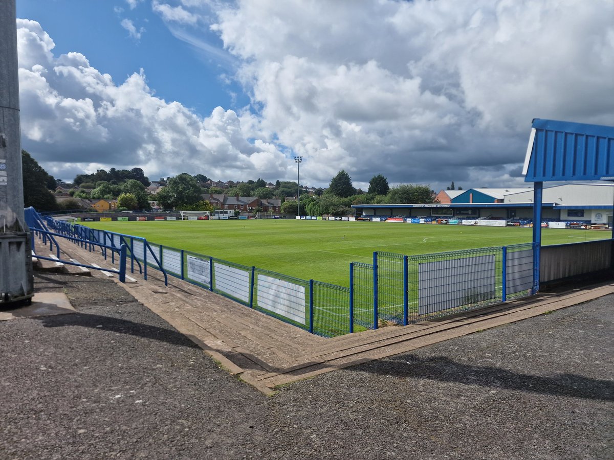 halesowentownfc's tweet photo. We'd like to with the players, staff, officials and fans of @LongEatonUnited a safe journey over to the Grove today where a warm welcome awaits you ##HALLON https://t.co/fQnBcMMg6h