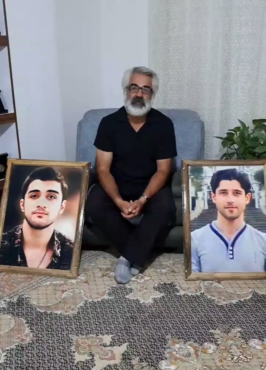 sonofniche's tweet photo. بابای عجمیان به عنوان پدر شهید درخواست حواله پژو پارس کرده ولی آقا ماشاالله ما خودش کار کرد با زحمت خودش به یاد بچه هاش به نیازمند ها کمک می‌کنه و دنبال کسب از خون بچه هاش نبود، آقا ماشاالله ما شرافت رو معنی کرده چیزی که خانواده عجمیان ازش بویی نبرده...
#ماشاالله_كرمى https://t.co/x4TcLWQ2Ly