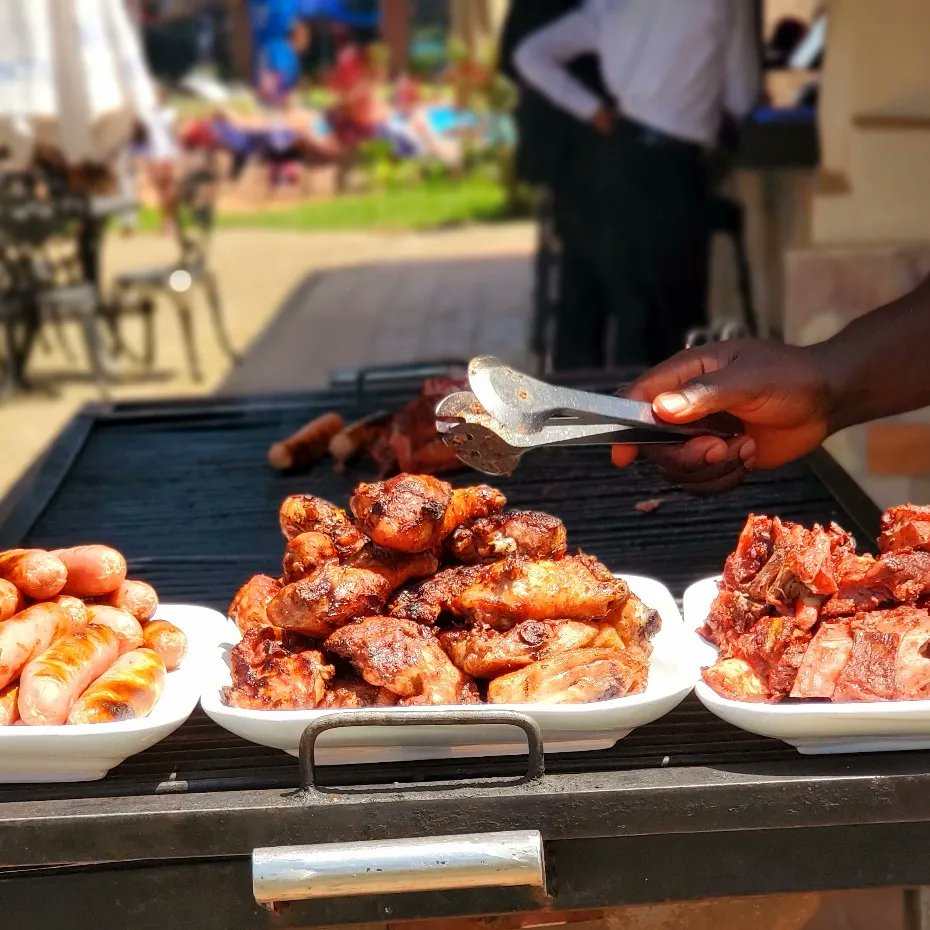 ProteaEntebbe's tweet photo. Join us this Saturday & Sunday, from 1pm to 7pm. We're serving up sizzling BBQ and mouthwatering sliced pizza by the pool. ๐โโ๏ธ๐
#PoolSideBBQ #SlicedPizza #WeekendVibes https://t.co/PsSDrBHSTW