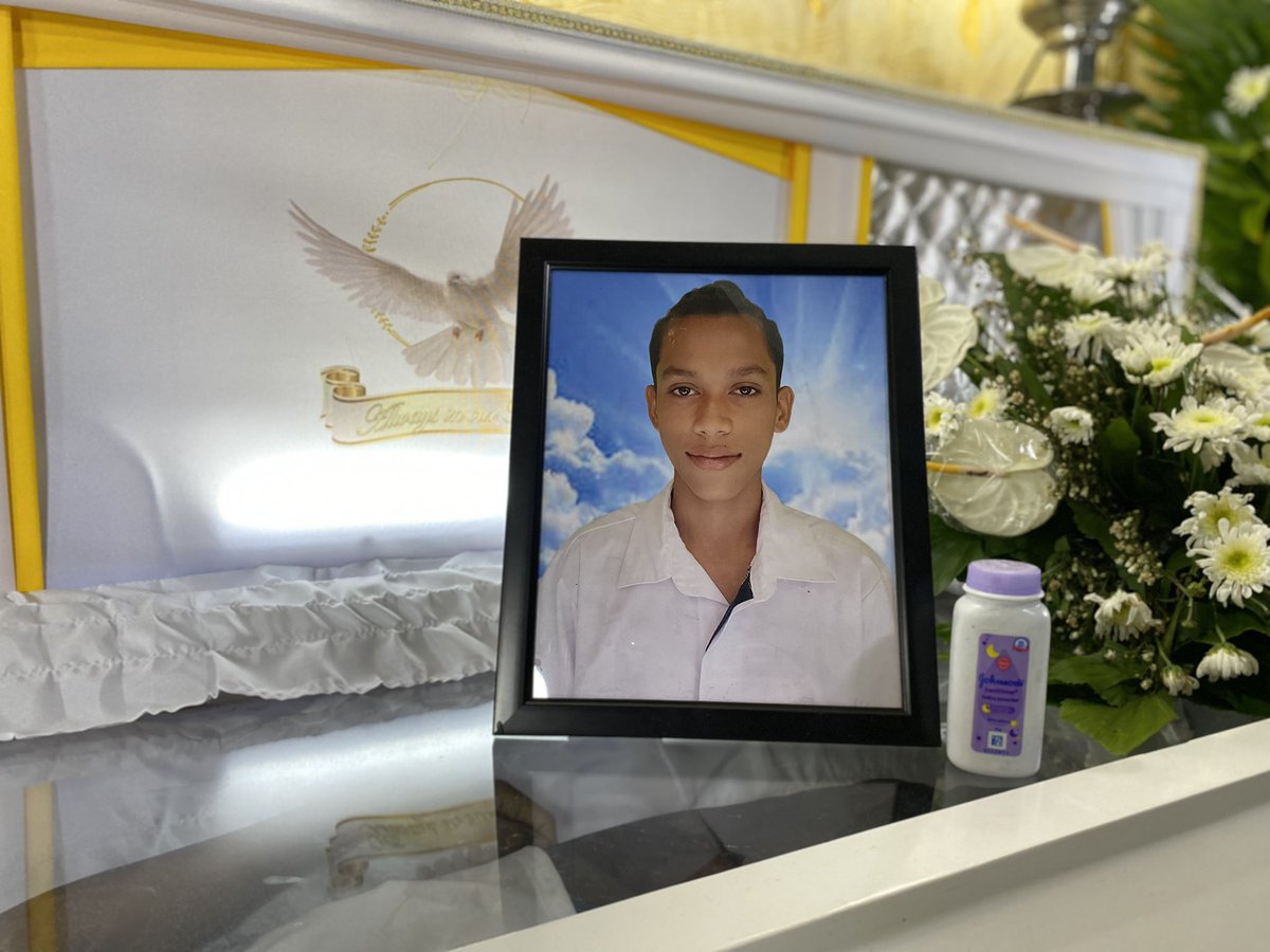 After Jemboy Baltazar, police killed another teenager: John Frances Ompad. Known to his loved ones as “Kulot,” the teenager died after he was shot in the abdomen with a bullet intended for his brother on August 20. | via @jairojourno READ: rappler.com/nation/cop-kil…