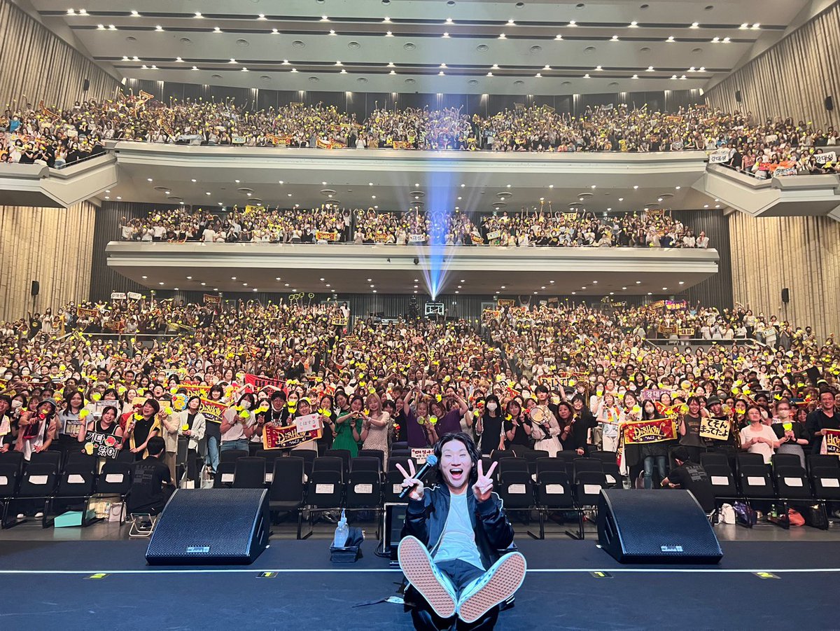 [#대성 📷] 230826 DなSHOW Vol.2 In Osaka 💛

DなSHOW Vol.2 In Osaka 1일차 공연이 끝났습니다👏
언제나 힘찬 응원으로 반겨주셔서 감사합니다 🫶

#DAESUNG #DLITE