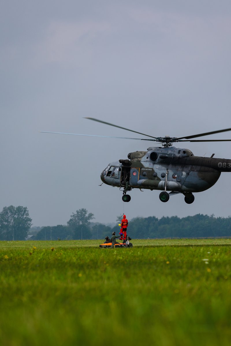 EUinDE's tweet photo. Teil des Meetings: die #FlyingChallenge:
Teams aus den Teilnehmerländern messen sich in Sachen Effizienz und Genauigkeit. 🚁 https://t.co/LHipKu4T7X