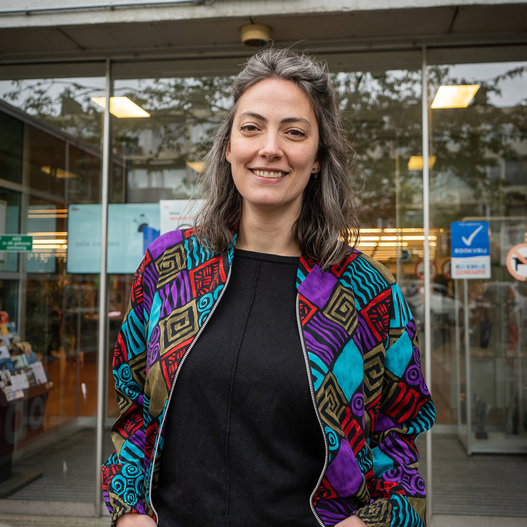 OBAmsterdam's tweet photo. Word onderdeel van je buurt als OBA-vrijwilliger en kom een handje helpen in één van onze 28 vestigingen. Je kunt al vanaf 3 uur per week aan de slag als voorlezer, activiteitenbegeleider en nog veel meer. Bekijk de vacatures en meld je aan: https://t.co/EeH4kXw7jn https://t.co/QzDGuM546C
