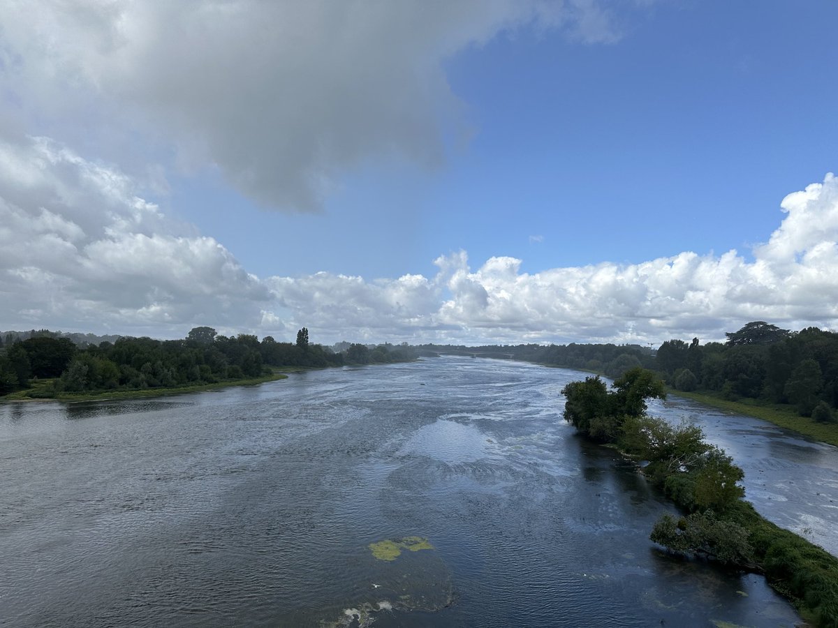 #LoireValley 🚴‍♀️ 🌞