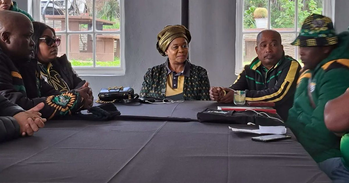 MKhalidSayed's tweet photo. We have welcomed our ANC Treasurer General, @GwenRamokgopa to the town of Barrydale as she gets a briefing from provincial, regional, LET and branch leadership ahead of her voter registration program today #ANCWC #VoterRegistration https://t.co/e8F3tQtrw0