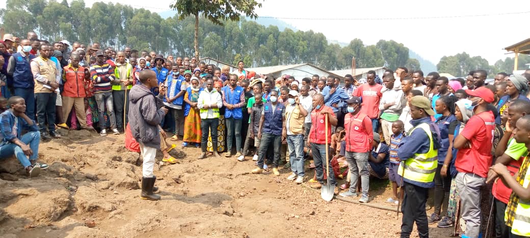pfrwanda's tweet photo. Every month #Person_of_Concerns, join hands in #Community_work to Improve sanitation in surrounding areas, Enhance #well_being by reducing feelings of isolation, strengthen #community_bonds, and receive #Key_Messages. https://t.co/mNalfP6kQD