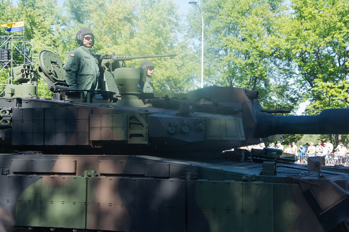 #Military vehicles of the #Polish Land Forces during the military #parade on the occasion of the Polish Armed Forces Day (15 August 2023) in #Warszawa. 🇵🇱

--
#SilnaBiałoCzerwona #wojskopolskie #PolishArmedForces #WojskaLądowe #PolishLandForces #armatohaubicakrab #AHSKrab