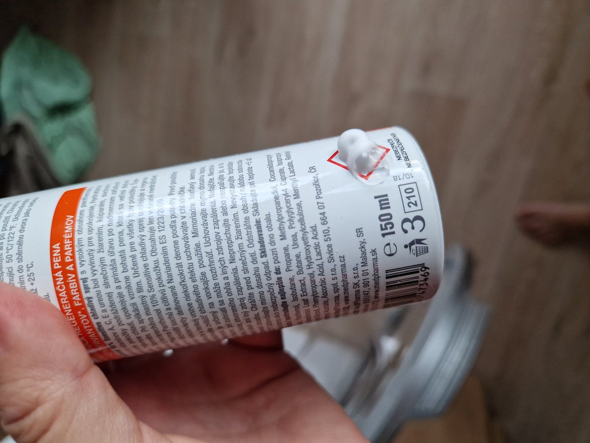 PridalovaMonca's tweet photo. Ještě se mi nikdy nestalo aby se udělala v novým spreji dírka. Tak mi vybublal celý Panthenol v komoře a potekl všechny police, protože nevím kdy to začalo a všimla sem si toho až dneska ráno, že tam něco buble 🙈
#diravplechu #prasklysprej #pathenol #medpharma https://t.co/5MIeasFnz1