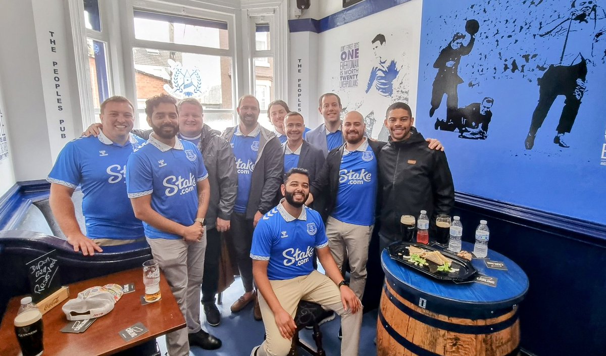 TheWinslowHotel's tweet photo. Big Shout out to Virginia 🇺🇸 Toffees   making the journey to Goodison for " Bachelor ( Stag ) " Trip for Karan Oza  @Dipan_Oza .
Hope we get 3 points for you guys 🙏
COYB 💙 https://t.co/BLjsFiRrCK
