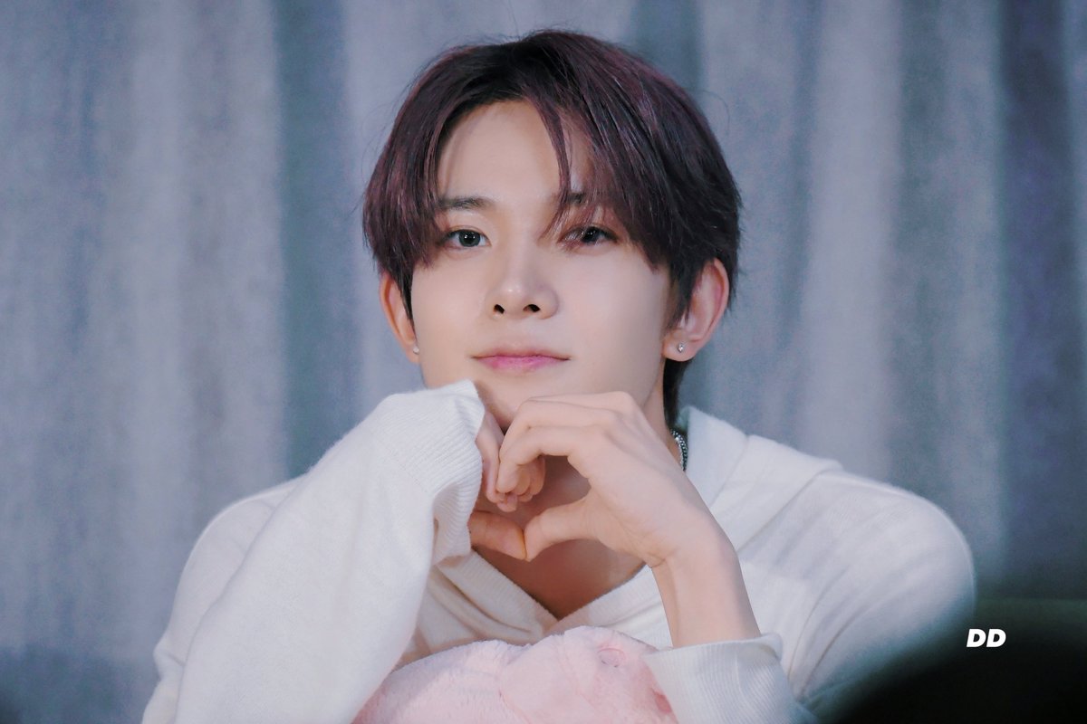 deerdiary_hs's tweet photo. ️ 〰️ 230826 

#ENHYPEN #HEESEUNG 
#희승 #엔하이픈 #히등이 https://t.co/19KvTJnNTf