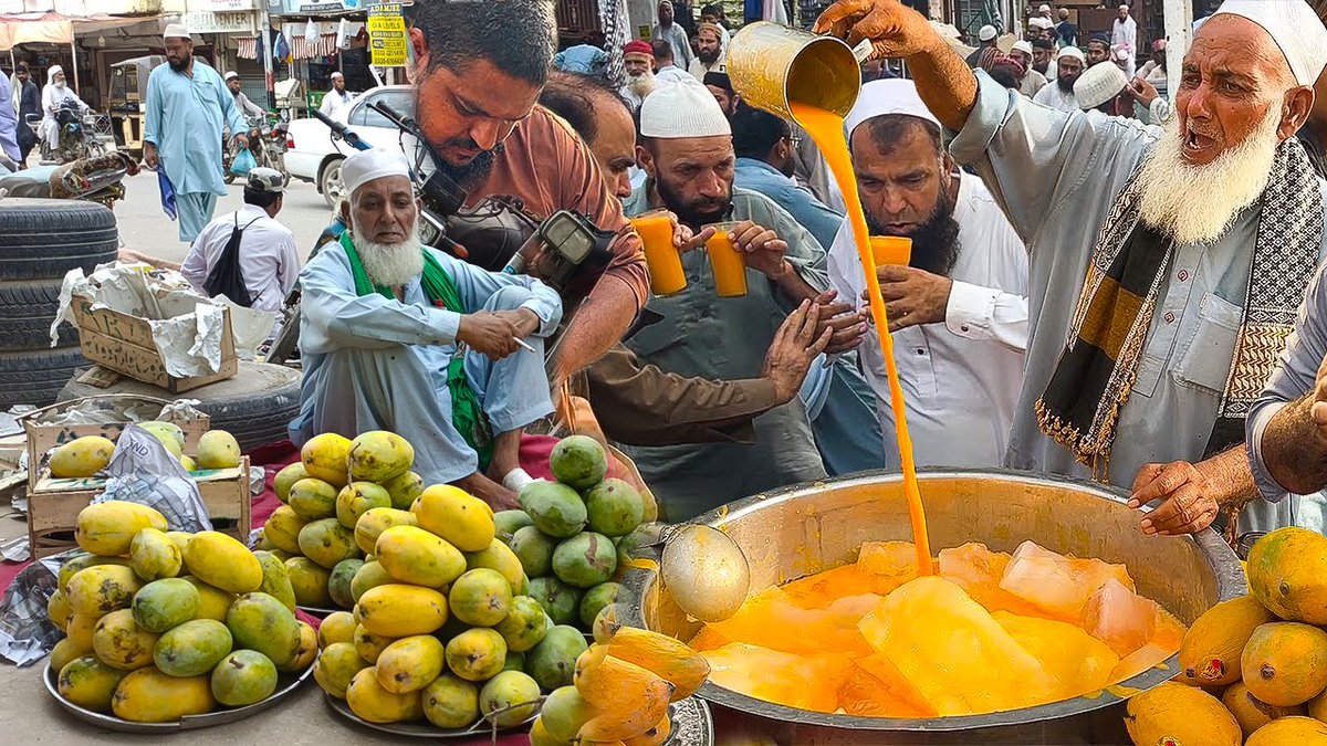 PKFoodSecrets's tweet photo. Hard working Old Man Making Mango Milk Shake | ICE MANGO JUICE | Street Drink Of Karachi Pakistan

WATCH : https://t.co/LBgVueUDBY

#mangorecipe #juice #summerDrink #streetFood #pakistanistreetfood #karachistreetfood #mangoshake #asian https://t.co/QaKyqIGFew