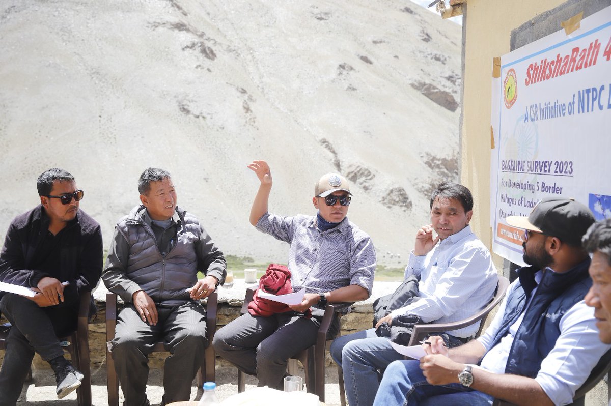 DC Leh @santoshsukhdeve concludes 3-day tour of Nyoma subdivision with a visit to Chumoor, Korzok, & Puga.DC assured the people of these areas of continuous support from the Administration & requested for their cooperation in the execution of developmental works. @LAHDC_LEH