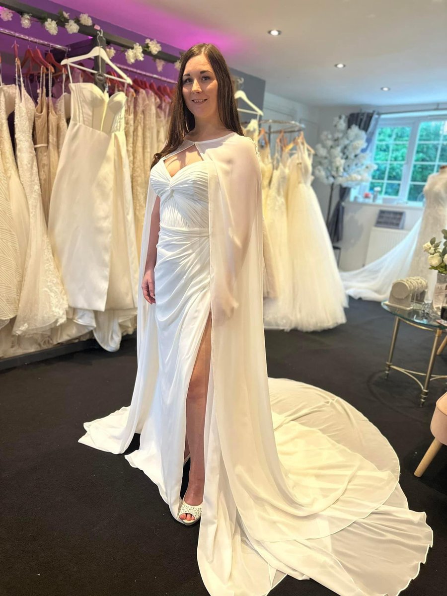 IvoryOfCheshire's tweet photo. Acacia🤍

4 looks 1 dress!

Comes with cape and detachable train. A simple dress with a flare to give your dress some edge. 

Currently £949

#ivoryofcheshire #foreverivorygirls #cape #detachabletrain #simple #weddingdress #bridalboutique https://t.co/1RdVFtRxZN