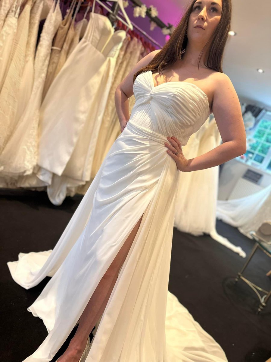 IvoryOfCheshire's tweet photo. Acacia🤍

4 looks 1 dress!

Comes with cape and detachable train. A simple dress with a flare to give your dress some edge. 

Currently £949

#ivoryofcheshire #foreverivorygirls #cape #detachabletrain #simple #weddingdress #bridalboutique https://t.co/1RdVFtRxZN