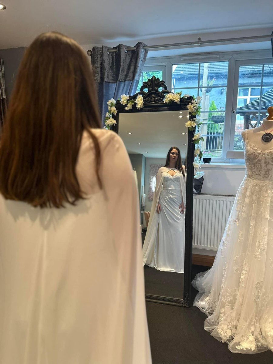 IvoryOfCheshire's tweet photo. Acacia🤍

4 looks 1 dress!

Comes with cape and detachable train. A simple dress with a flare to give your dress some edge. 

Currently £949

#ivoryofcheshire #foreverivorygirls #cape #detachabletrain #simple #weddingdress #bridalboutique https://t.co/1RdVFtRxZN
