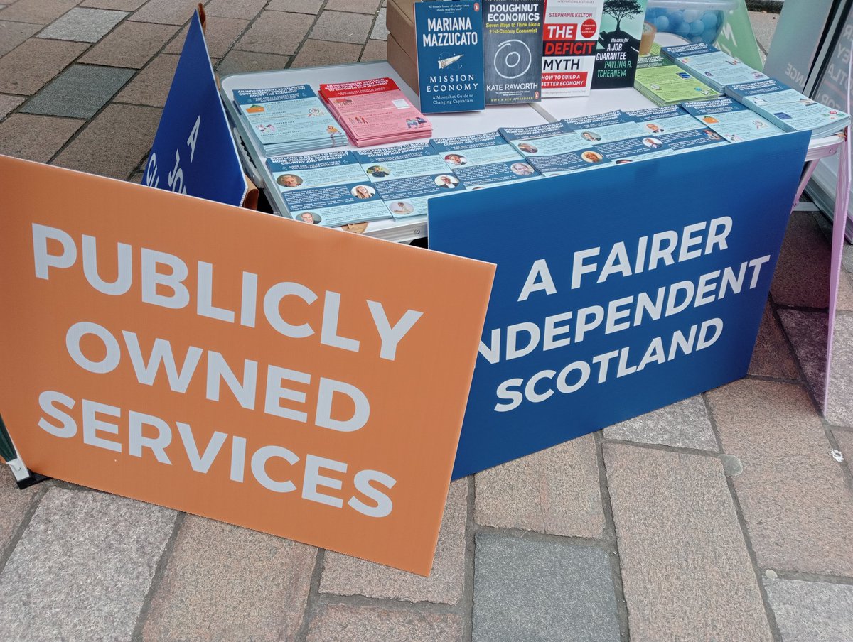 ModernMoneyScot's tweet photo. Our team is out in Buchanan Street today, discussing the issues of climate change 🌍 the cost-of-living crisis 💷 and Scottish independence 🏴.
#ScotlandIsReady https://t.co/xV3C5AUf2t