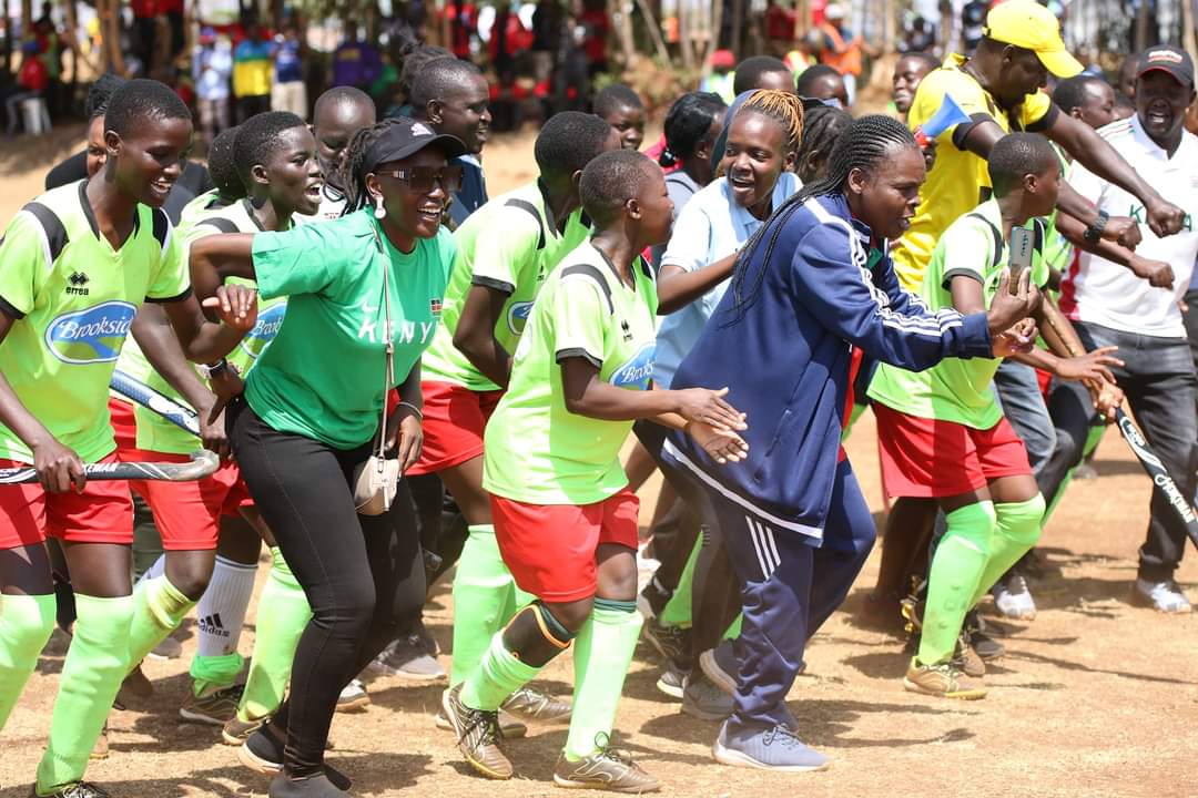 Jackyleaks's tweet photo. Your new East African Girls hockey champions, Nyamira girls High school Bondo. Viva Blues https://t.co/maGwzQ5JZR