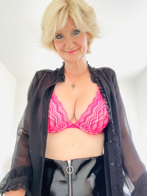 Yay! It&rsquo;s the wankend! Hehe!   RP PLEASE! 💋 #Weekend #pvc https://t.co/iCfzpe83ki<a href="/tag/weekend"class="tags">#Weekend</a><a href="/tag/pvc"class="tags"><span>#pvc</span></a>
