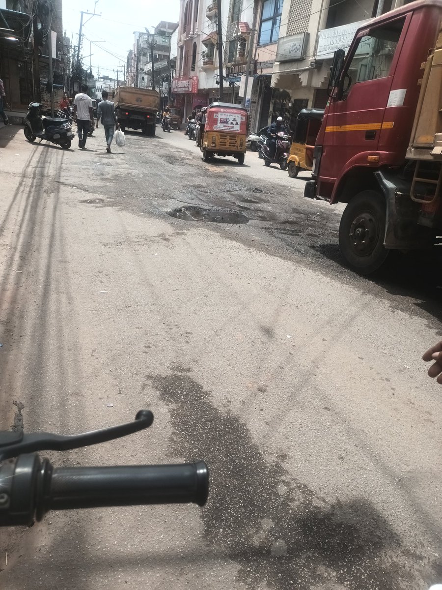 ishaqrashed's tweet photo. From BiBi Bazar cross road to talab katta main road via Bhavaninagar railway bridge the road condtion is ver bad,many potholes are on the road due to which general public is facing a lot of problem while driving on the road from a long time the road condition is very bad. https://t.co/ZdlzujaeCZ