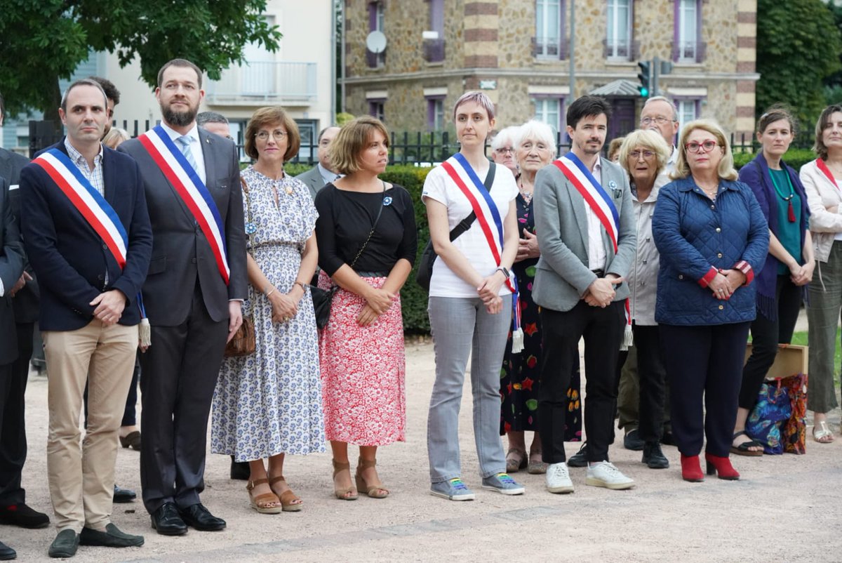 vaudourv's tweet photo. Il y a 79 ans, la #2DB du général Leclerc et les parisiens libéraient la capitale. Nous rendons hommage à l'héroïsme de ces combattants de la liberté. #LiberationDeParis https://t.co/UbBbLoIg0Y