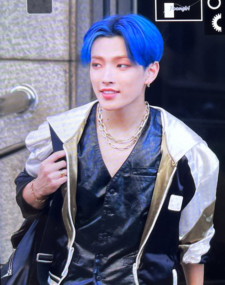 hongteezer's tweet photo. this photo of hongjoong has me in a chokehold https://t.co/9DdG7GfiqE