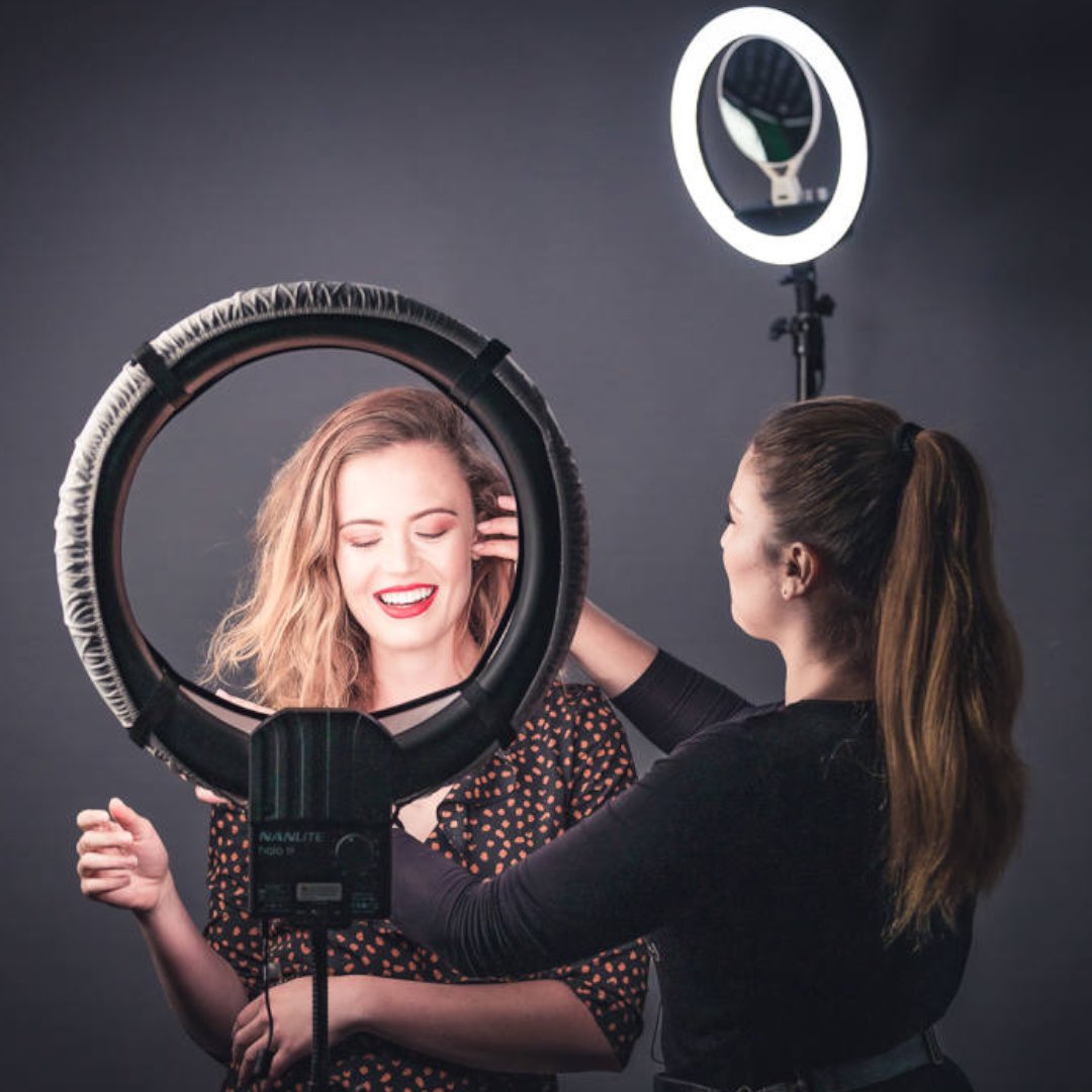 nikonschool's tweet image. Nanlite Halo 19” LED ringvalgusti, mis on sobilikud ilutoimingute valgustamiseks, videoblogide ning selfide tegemiseks, soengutegemise ja jumestuse pealekandmise valgustamiseks, portreefotograafia jpm jaoks. 
fotoakadeemia.ee/tootesilt/ring…

#nanlite #fotoakadeemia #beautyblog #TikToker