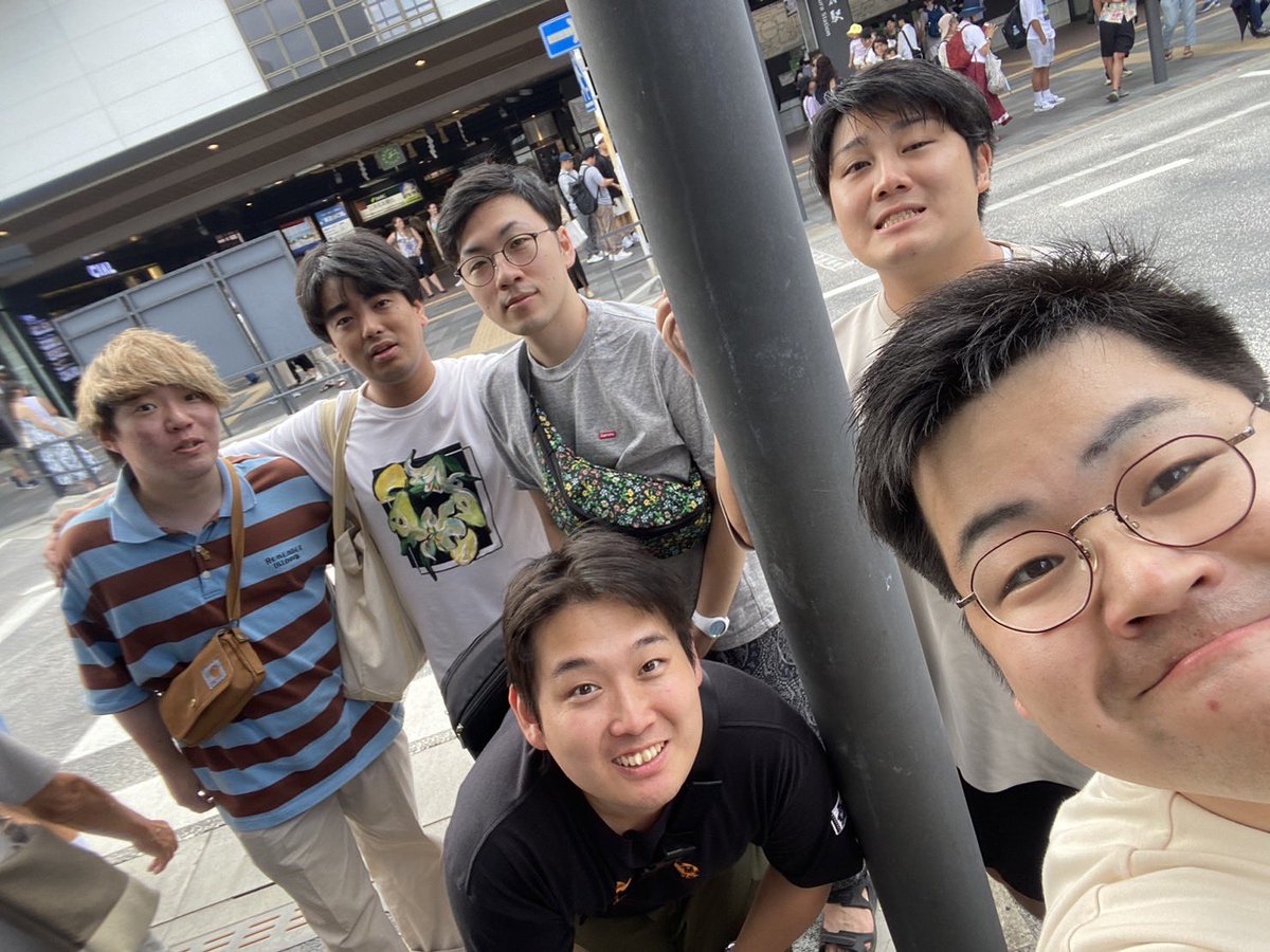 akeyuu0301's tweet photo. いーえい！！！
6人で旅行！！！！ https://t.co/35vcgIbnjH