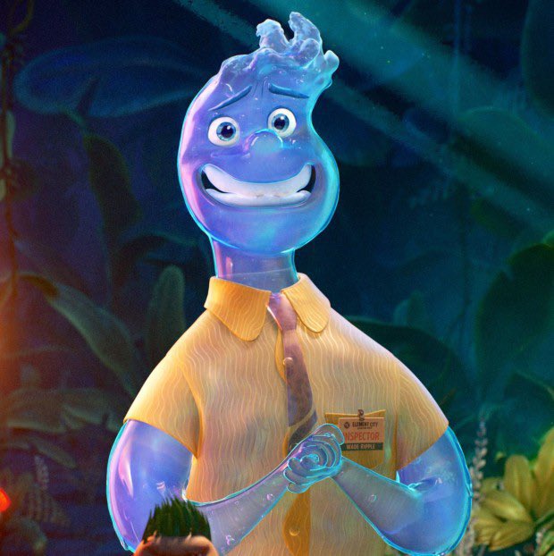 skzinfoespmx's tweet photo. Ay Leeknow está vestido como el chico del agua que sale en la película de ELEMENTAL https://t.co/DKnO5jZhO6