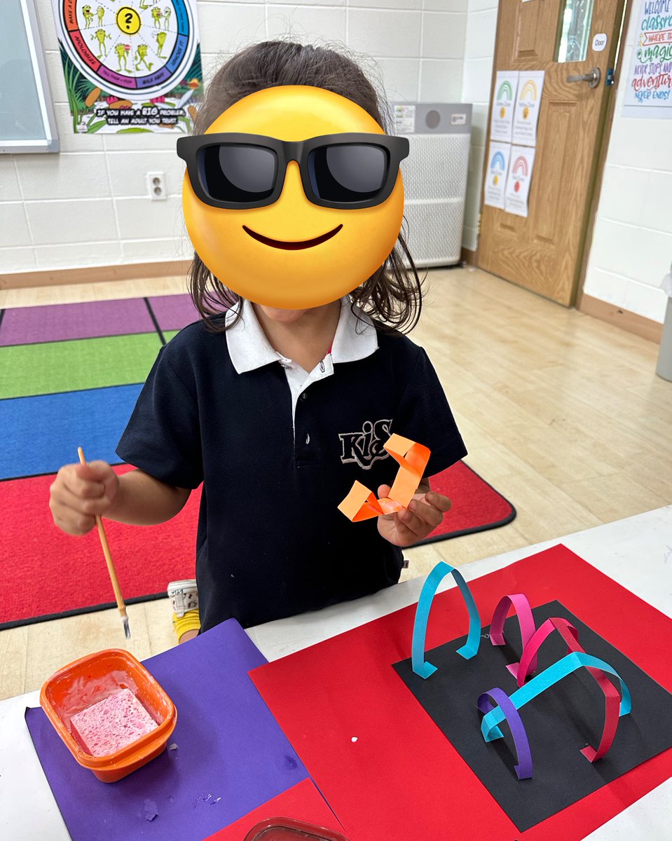 paigeivany's tweet photo. Had a lot of fun introducing Ks to paper sculptures! They were so engaged experimenting and creating these forms! This also created an amazing collaborative 
piece to welcome S’s to school everyday! #kinderart #elementaryart #backtoschool Thanks @cassiestephens for the idea! https://t.co/aTmM7bQRd6