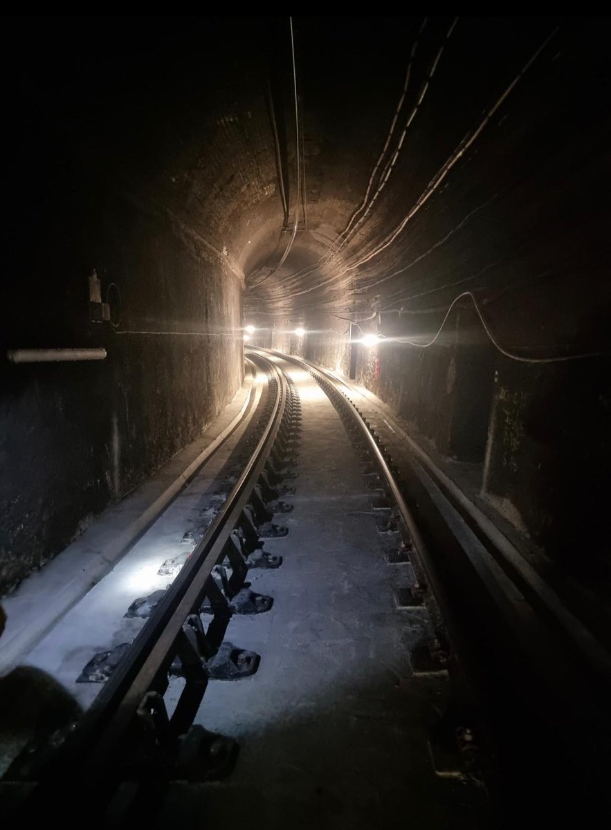 🆕🟡La línia 4 de #metrobcn ha recuperat avui la normalitat del servei després de les obres de renovació de 6 km de via.
🚇Millorem l'eficàcia de la línia, el confort i la qualitat de viatge per als usuaris.
👉 noticies.tmb.cat/sala-de-premsa…