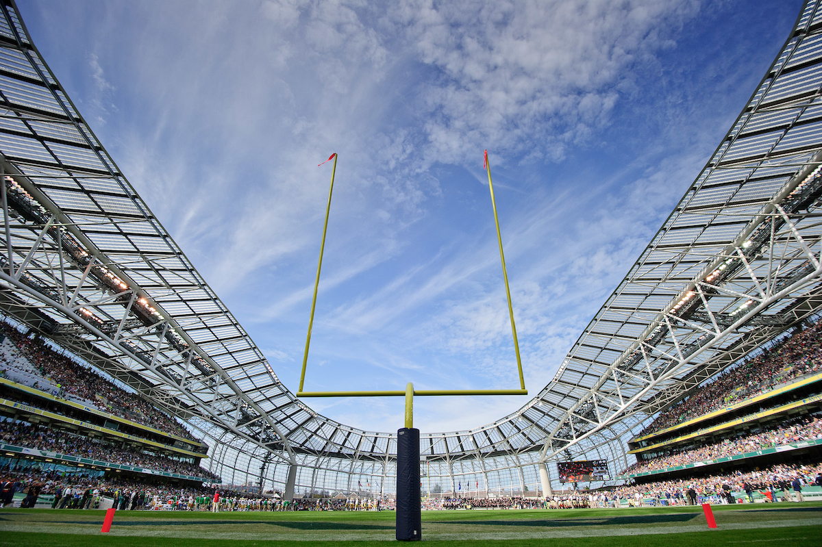 NotreDame's tweet photo. Rise and shine, Dublin ... it's game day!

We've got a busy day before @NDFootball takes on @NavyFB tonight in Aviva Stadium.

Join us:

11 am Mass in Dublin Castle
12-5 p.m. We're taking over (Notre) Dame Street - the @NotreDameBand will perform at approx. 12:30
7:30 p.m. 🏈 https://t.co/IddFMWe5Pg