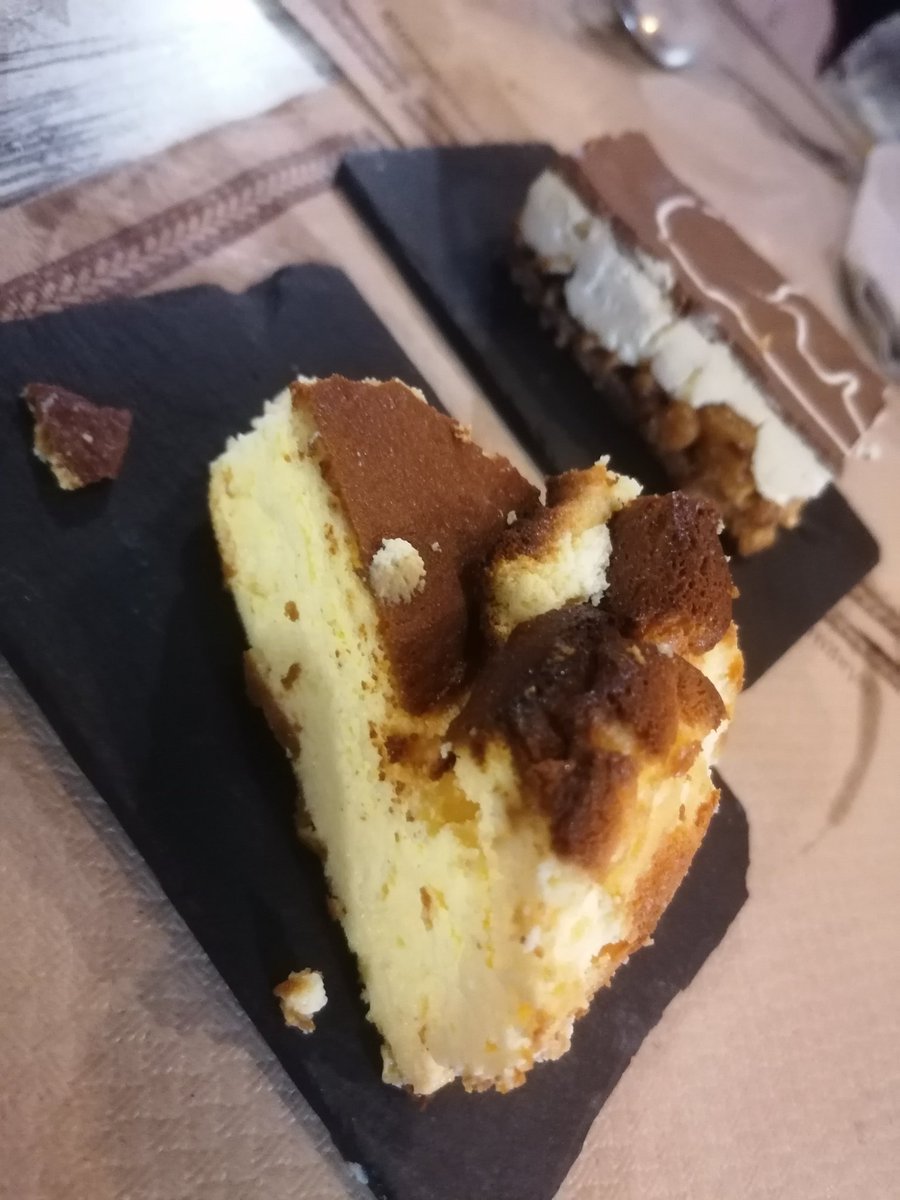 GuarniGastro's tweet photo. Y de postre, tarta de queso y charlota: sin conservantes ni colorantes. https://t.co/lC6o6UfuVG