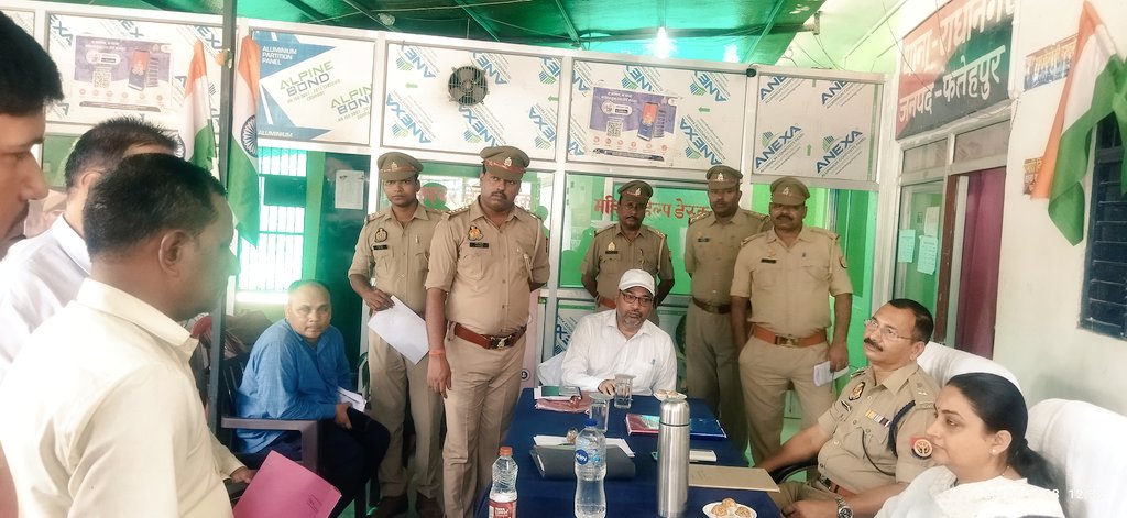 dmfatehpur's tweet image. संम्पूर्ण थाना समाधान दिवस,थाना राधानगर फतेहपुर में #Spfhr के साथ संयुक्त रूप से जन शिकायतों को सुनते हुए ।@UPGovt  @CommissionerPrg @ChiefSecyUP @CMOfficeUP @InfoDeptUP