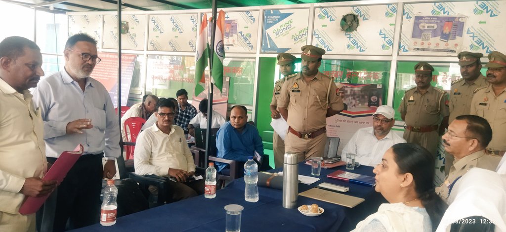 dmfatehpur's tweet image. संम्पूर्ण थाना समाधान दिवस,थाना राधानगर फतेहपुर में #Spfhr के साथ संयुक्त रूप से जन शिकायतों को सुनते हुए ।@UPGovt  @CommissionerPrg @ChiefSecyUP @CMOfficeUP @InfoDeptUP