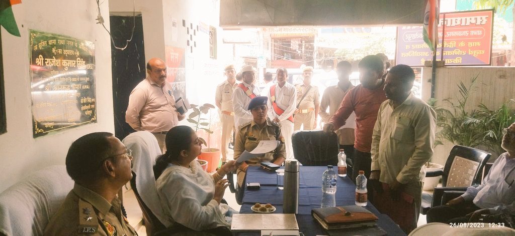 dmfatehpur's tweet image. संम्पूर्ण थाना समाधान दिवस,थाना राधानगर फतेहपुर में #Spfhr के साथ संयुक्त रूप से जन शिकायतों को सुनते हुए ।@UPGovt  @CommissionerPrg @ChiefSecyUP @CMOfficeUP @InfoDeptUP