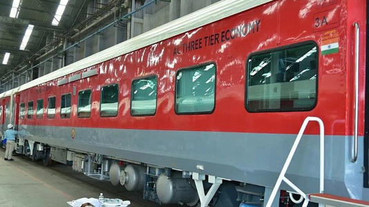 SIONLINE1's tweet photo. Indore (Madhya Pradesh): Railway has decided to start the run of Patalpani-Kalakund Heritage train from August 26, 2023. It will run every Saturday and Sunday.

Train 52965 Patalpani Kalakund Heritage Train will depart from Patalpani at 11.05 hrs and will reach Kalakund at 13.25 https://t.co/mcl1hsAQaD