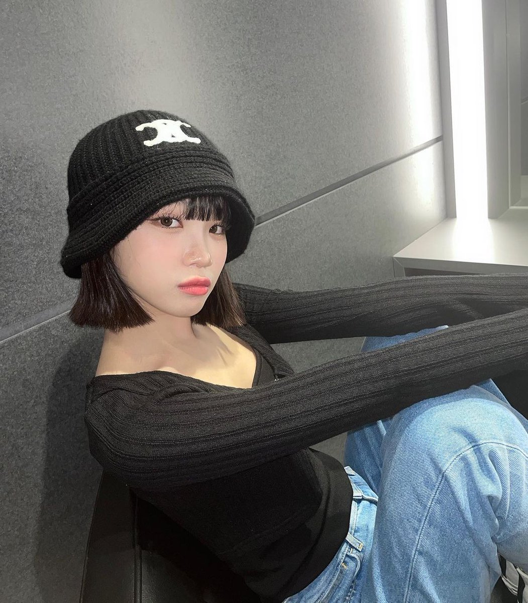 hourchaewon's tweet photo. i miss her https://t.co/SXJACHKE67