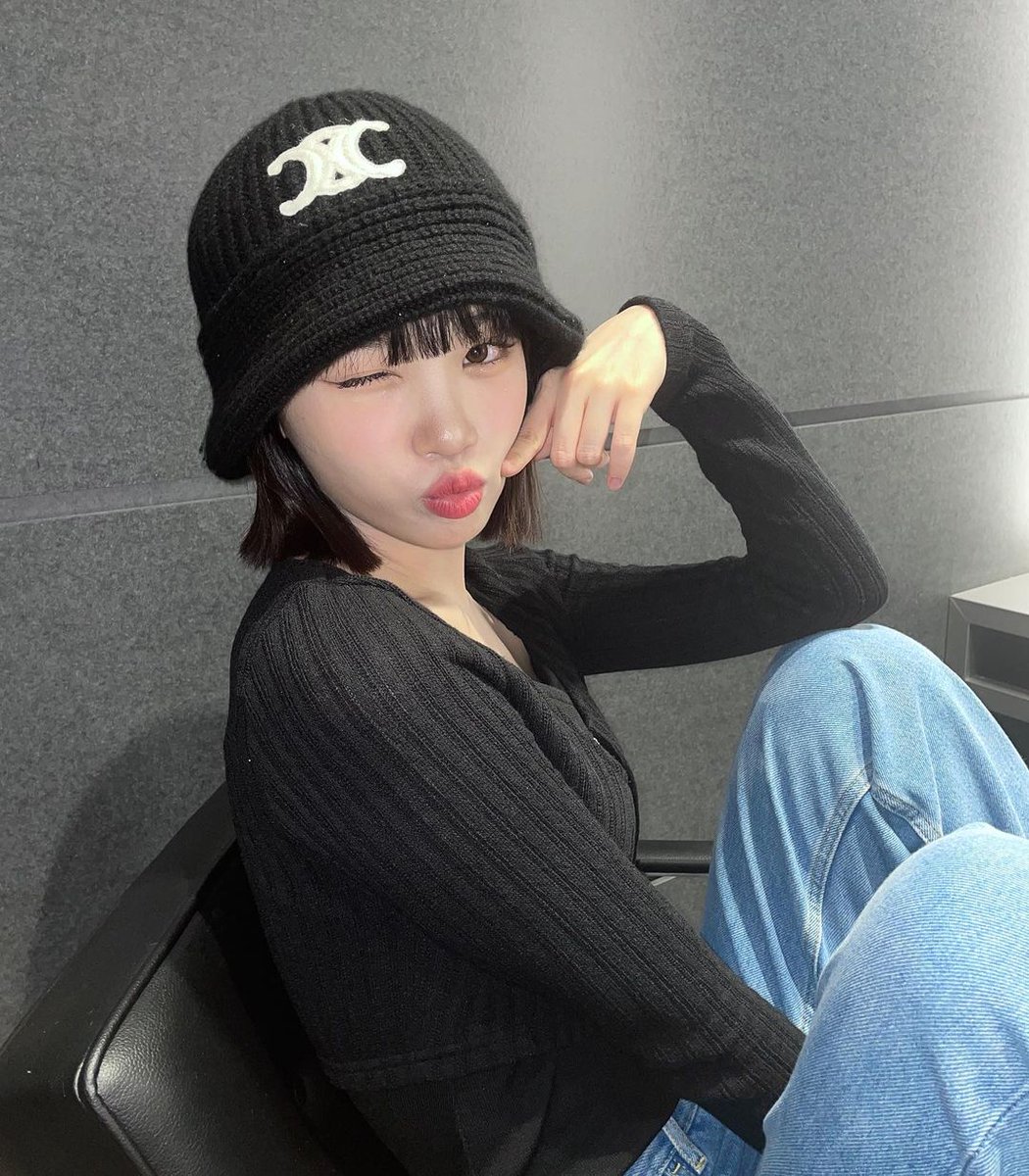 hourchaewon's tweet photo. i miss her https://t.co/SXJACHKE67
