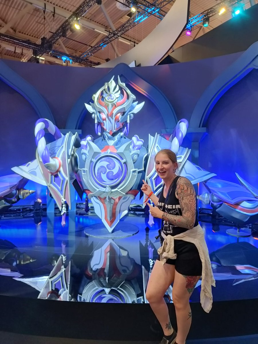 VaultHuntress's tweet photo. 🥰💖💖 #Gamescom #GenshinGamescom https://t.co/P1XGI5xOzW