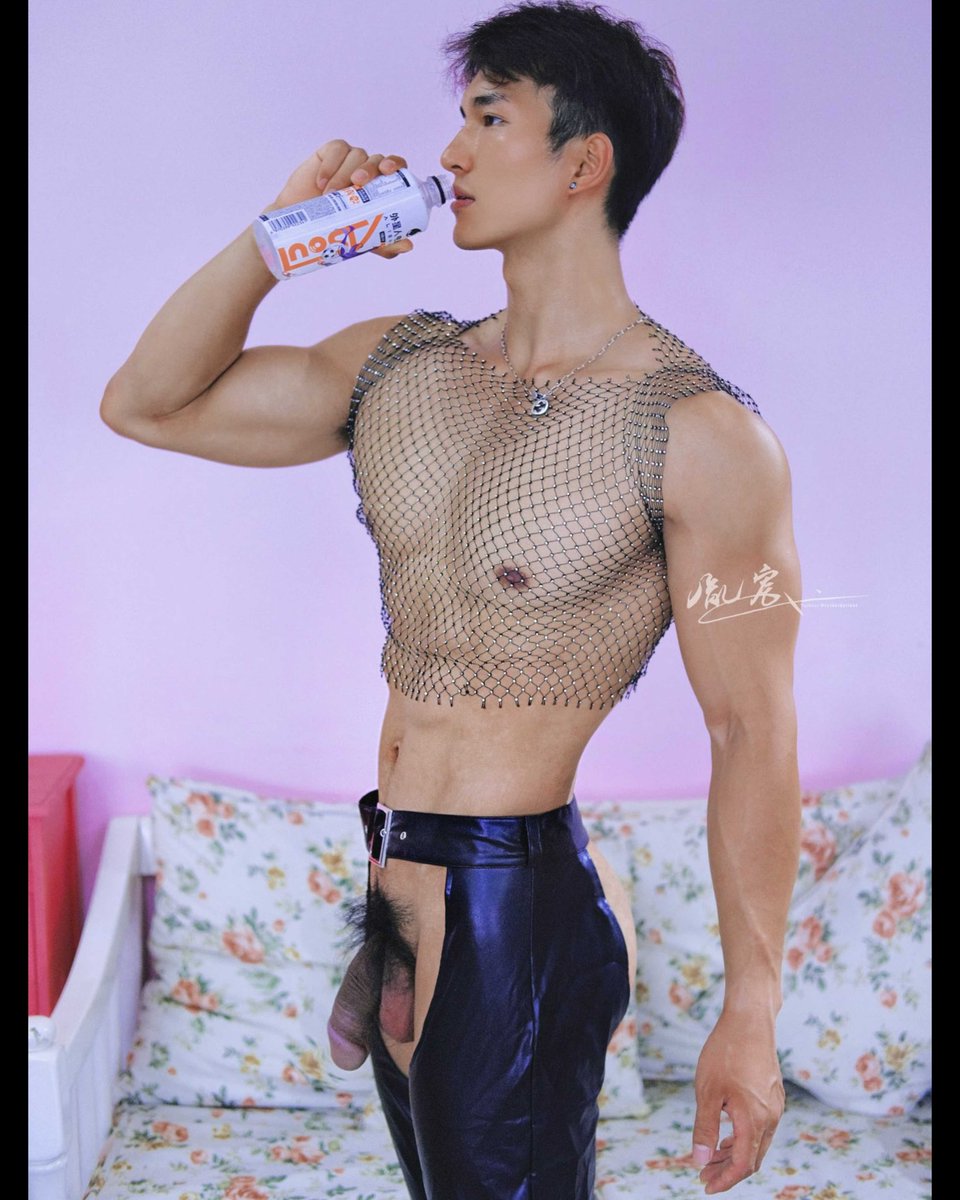 thebestmaleform's tweet photo. 这也太帅了�� 😋😘😍🥰🔥

💪🏼 @yuxue425769
📷 @Yc24680 https://t.co/R0LsYC8acr