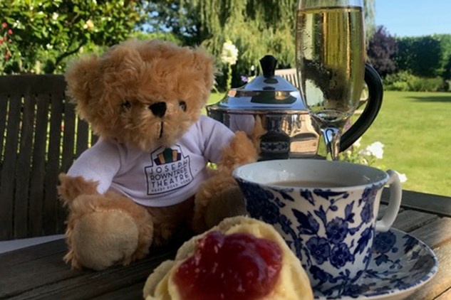 Charleshutchpr1's tweet photo. More Things To Do in York and beyond when everything stops for tea. Hutch’s List No. 35 for 2023, from The Press, York. https://t.co/kYrfuQuxHG
#TheTigerWhoCameToTea @YorkTheatre @jrtheatre #Fangfest @jowhiley @yorkbarbican #YorkshireBalloonFiesta @CastleHowardEst #Sovereign https://t.co/j0qahGqpfF