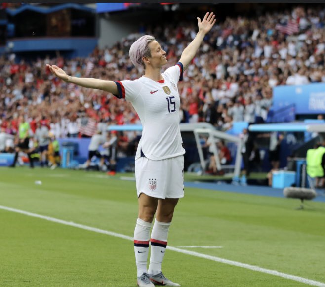 birtabjoss's tweet photo. Við byrjum aftur í dag eftir sumarfrí!
🌎Átakanlegar sögur japanskra hibakusha, eftirlifenda kjarnorkuárásanna frá @oddurthordarson 
🌍Afrek og arfleið Megan Rapinoe með aðstoð frá @kristjanaarnars https://t.co/jEoIvTiszx