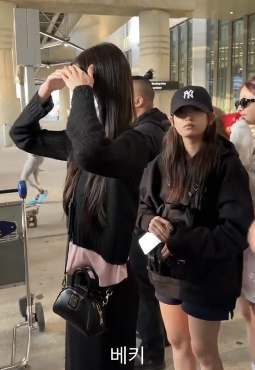 chaewons1stfan's tweet photo. niece really made wonyoung a whole mother not a rich aunt but a MOTHER https://t.co/lXlS6H27vr