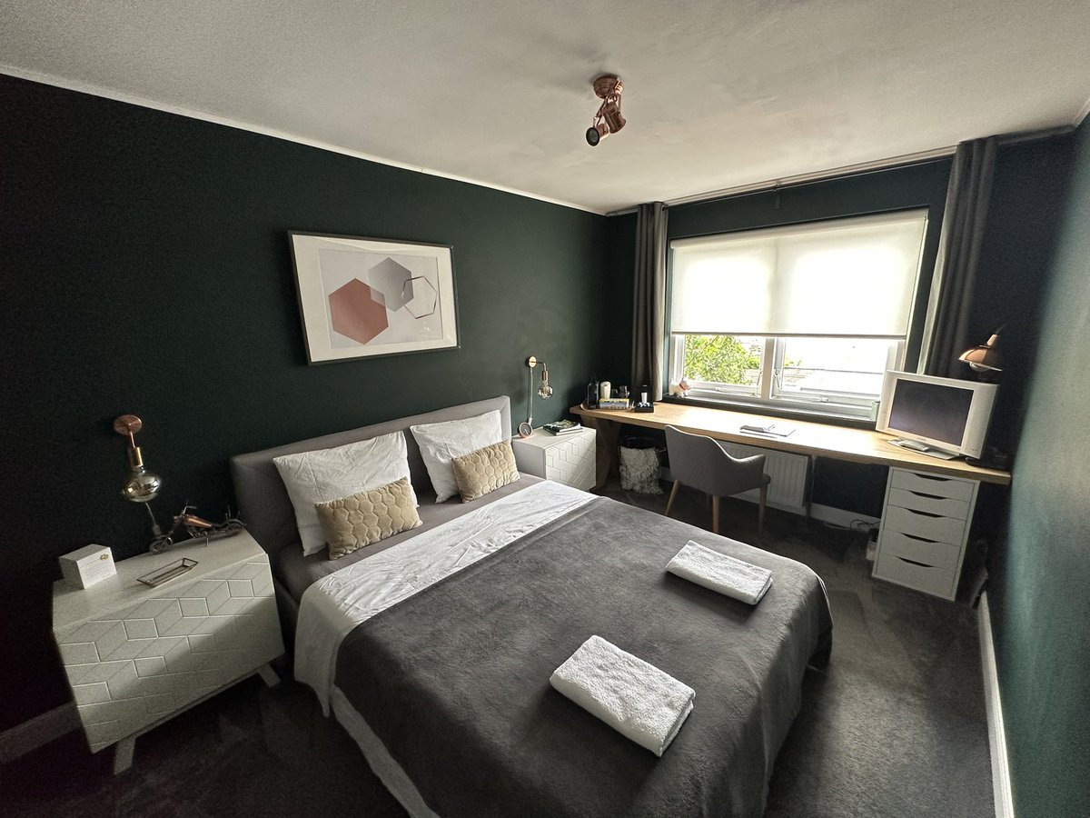 BadToxic's tweet photo. Our #AirBnB #stay in #Hoofddorp for the #Mysteryland #musicFestival.

@Mysteryland #hotel #house #AirBnBRoom #doubleBed #bedroom #Schlafzimmer #bathRoom #Badezimmer #nice #Amsterdam #Holland #Netherlands https://t.co/Gx5oTVZ7j5