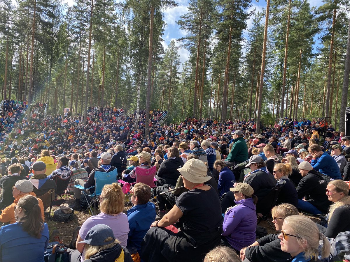 miirariipinen's tweet photo. Elämänsä aktiivinen johtaja, Munkkiniemen Kirisisko @fatimdiarra hurmasi #johtajatulet avajaisyleisön olemalla oma itsensä 🫶🏼 Kannusti toimimaan sivusta katsomisen sijaan🙋🏻‍♀️ https://t.co/v3LCfFKM0d