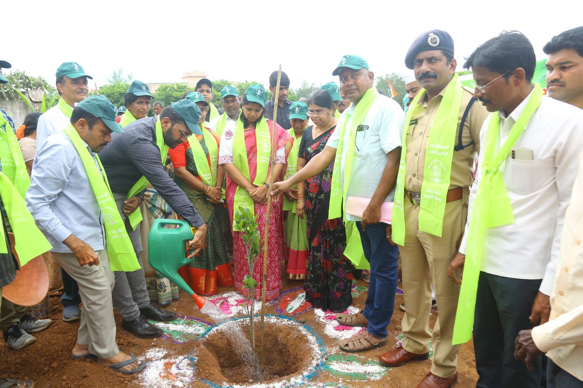 sbmgmulugu's tweet photo. @CollectorMulugu @iLa_TRiPaTHi @HarithaHaram @TelanganaCMO 3/3
One Crore Plantation #TKHH @HarithaHaram @CollectorMulugu @TelanganaCMO @TSSBMG https://t.co/pQ20UBN2Rt