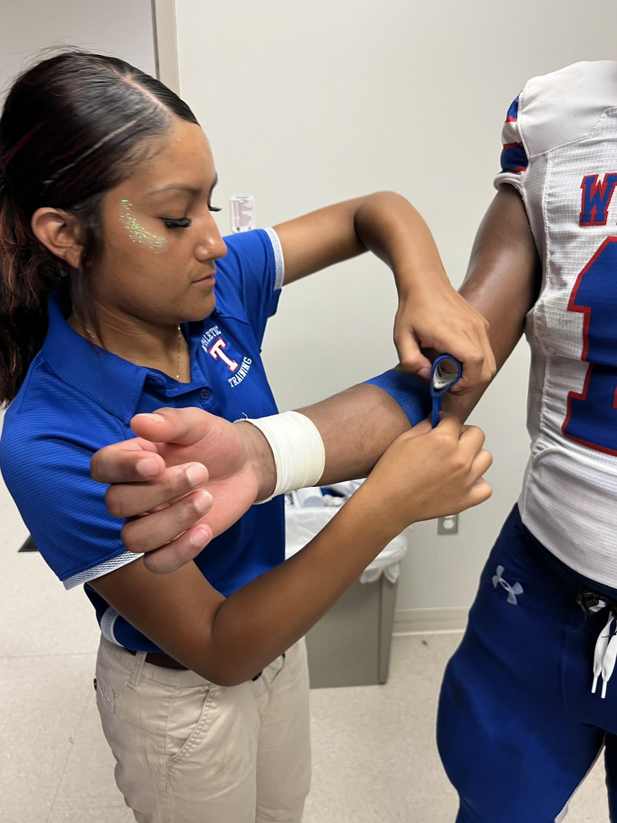 thssportsmed's tweet photo. Love these hard working kiddos! 800 WINS for @templewildcats Football - #THSATS keeping it rolling behind the scenes all day long! We were given compliments from McKinney stadium staff & officers about their manners & performance! #TempleProud @OttTempleISD @CoachStew_TTR https://t.co/P11VVkkNRb