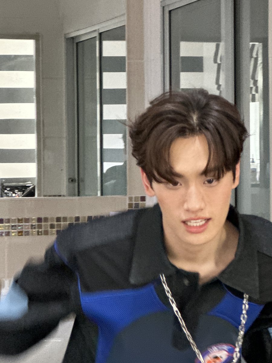 TIOT_NOW's tweet photo. [준현]
태국에서부터 지금까지 이 사진만 올리고 싶어서 꾹꾹참음 내가 우진이도 아니고
꾹꾹이를....🙀

#금준현 #KUMJUNHYEON
#TIOT #티아이오티 
#TIOT_PreDebut #백전무패 https://t.co/YNRjWGdCJe